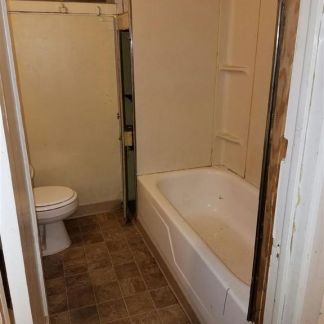 widdershins-downstairs-bathroom