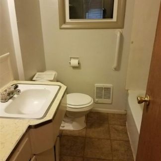 widdershins-upstairs-bathroom